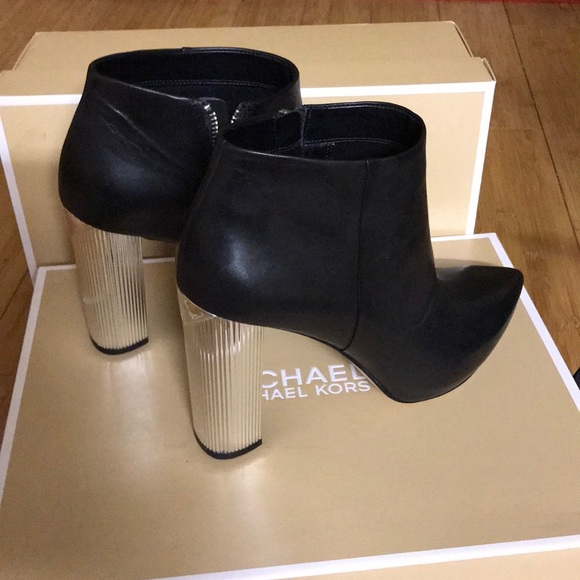 Michael Kors Paloma Bootie - Picture 4 of 8